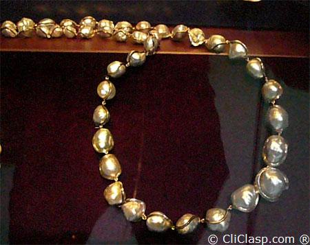 24 mm pearl at the center, a 10 years collecting pearl necklace, thanks to Paspaley  