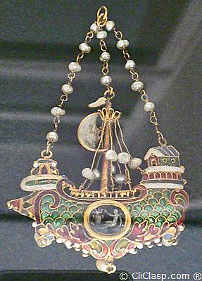 Brooch, enameled gold with pearls, XVI century 